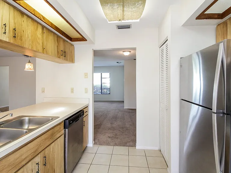 326 Montgomery Ave — Photo 6