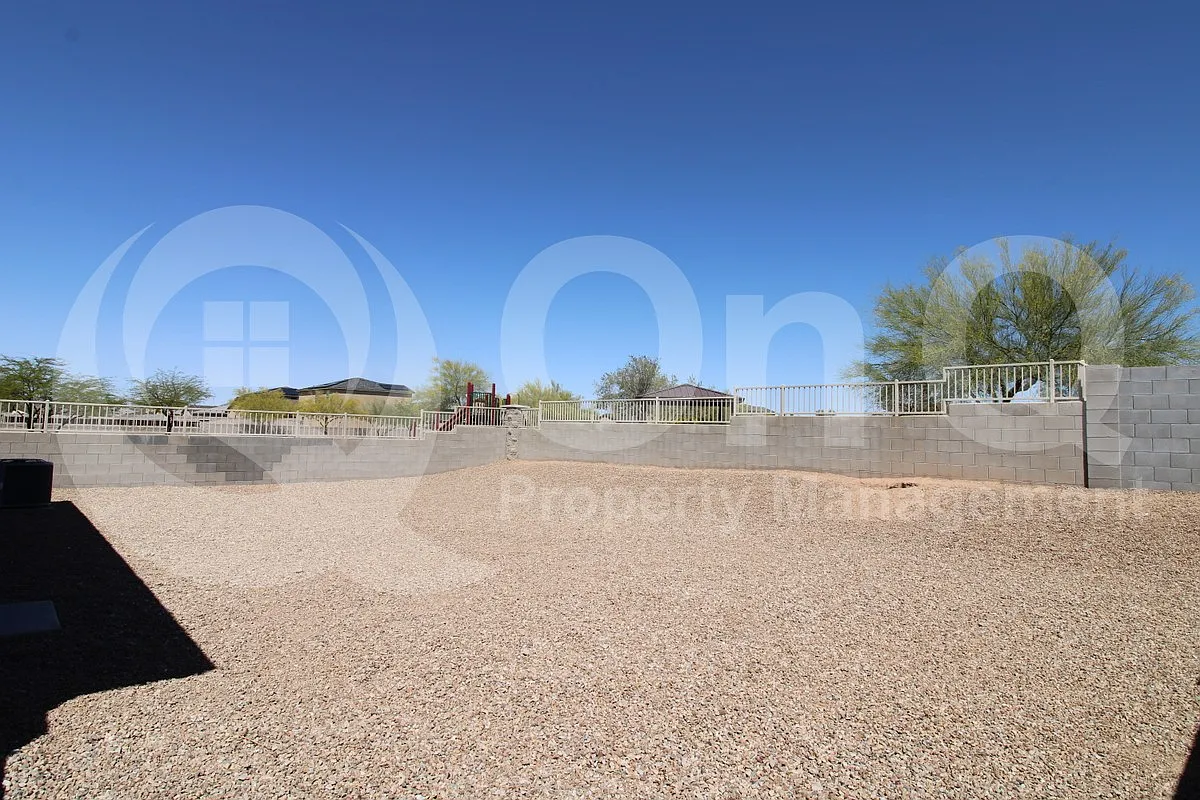 3 bed, 2.0 bath, 1202 sqft, $1,549 — Photo 2