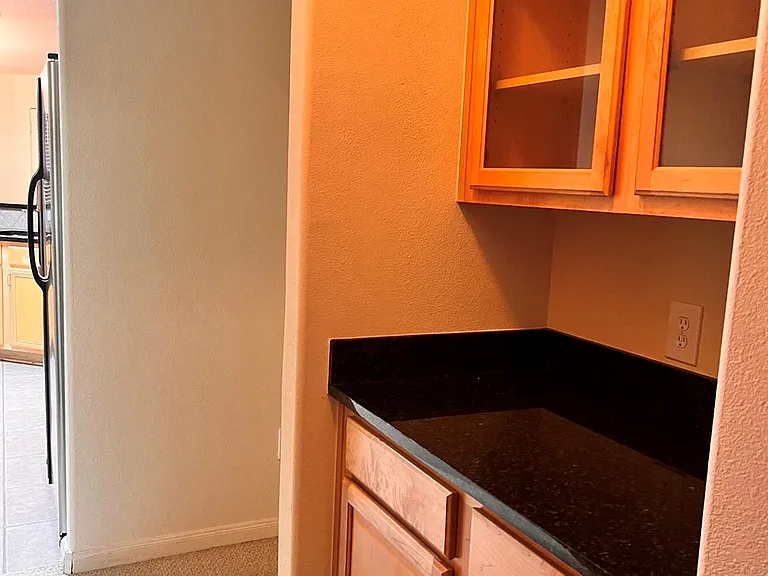 9406 Lakeway View Ln — Photo 5