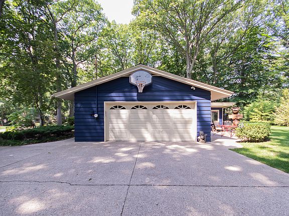 5th image of 967 N Baywood Dr
