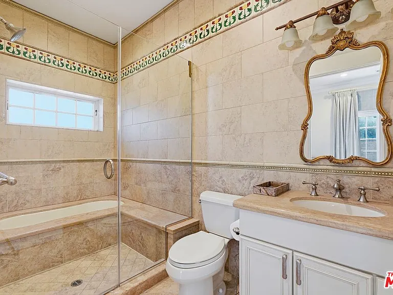 900 Chantilly Rd — Photo 38