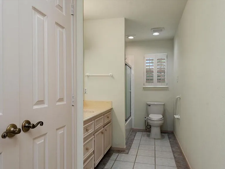 14151 Buckingham Ln — Photo 27