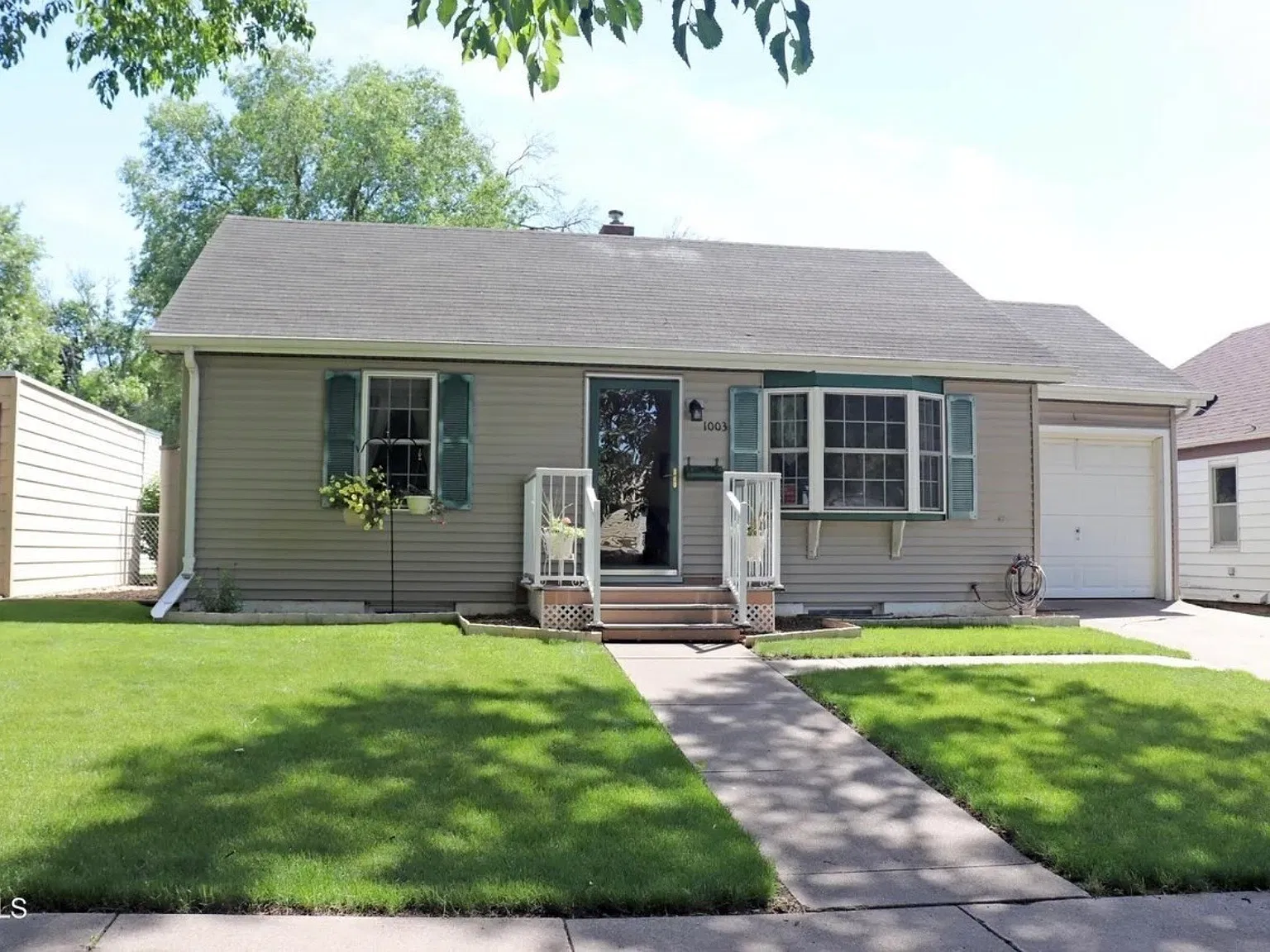 3 bed, 1561 sqft, $2,000 — Photo 1