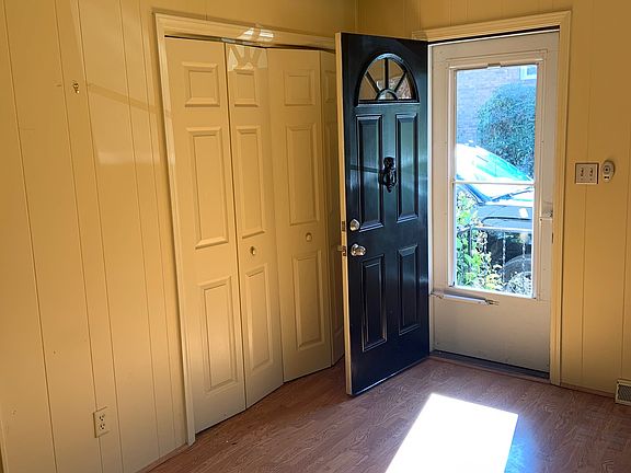 3rd image of 1208 Huntsmoor Dr