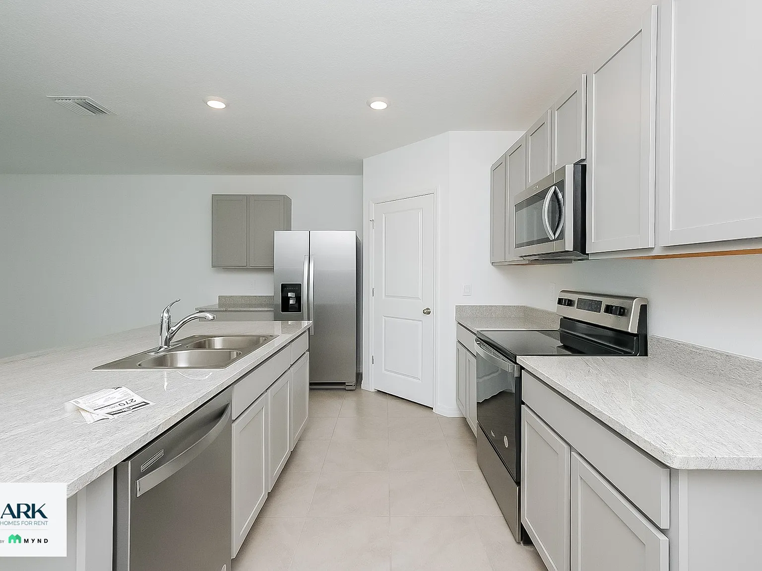 4 bed, 2.0 bath, 1828 sqft, $2,469 — Photo 4