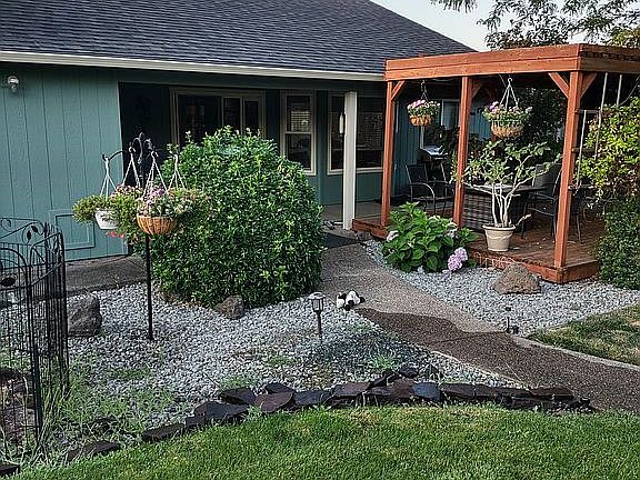 3rd image of 475 Westminster Dr