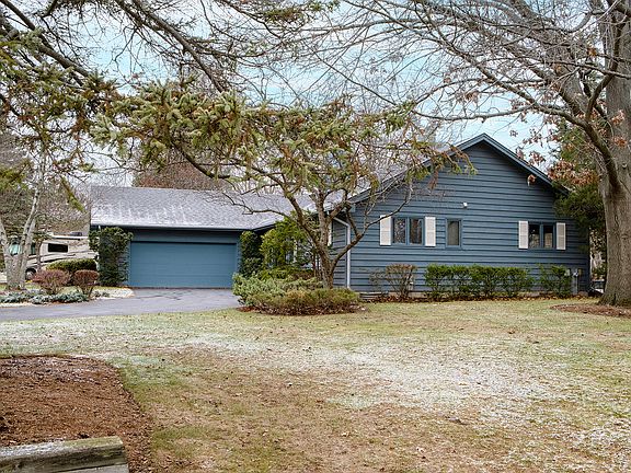 2nd image of 1600 Deerpath Cir