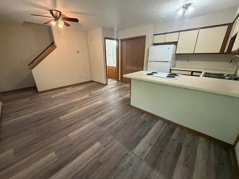 942 Elmwood Ave — Photo 4