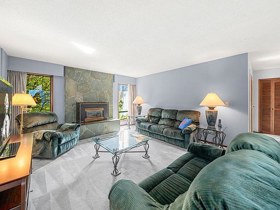 5th image of 3833 Lynn Valley Rd