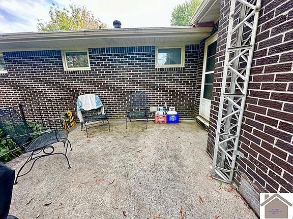 4th image of 101 E 17th Ct