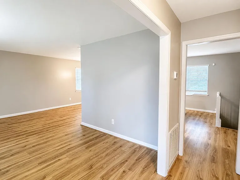 247 Brookside Ct — Photo 2