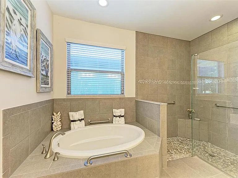 228 Maraviya Blvd — Photo 31
