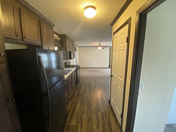 4th image of 4925 Genesse St #552S