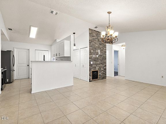 4th image of 769 Coleman Ave