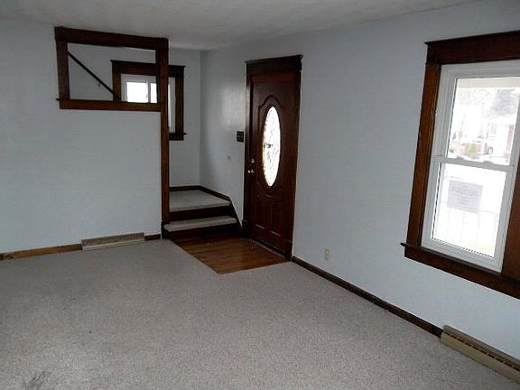 3rd image of 10 Myers Ave