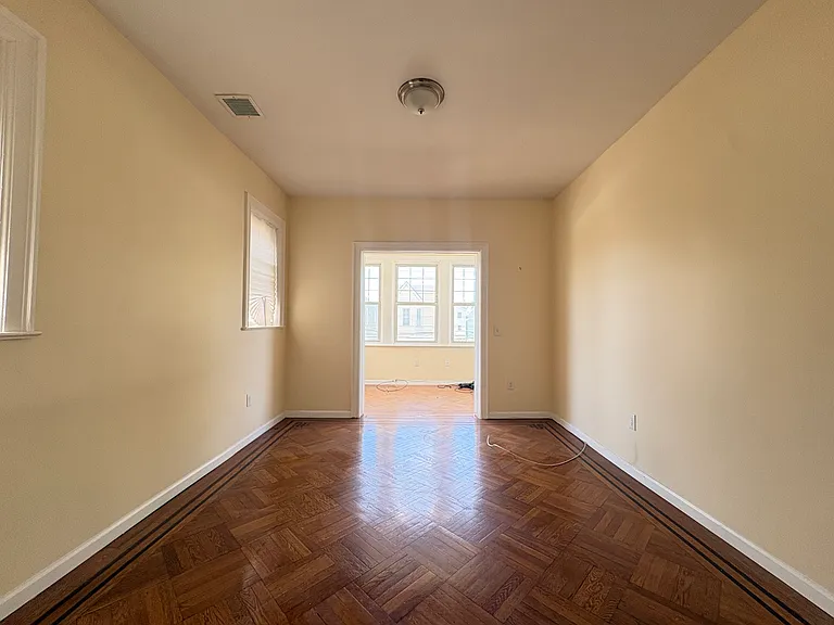 198 Danforth Ave #2 — Photo 3
