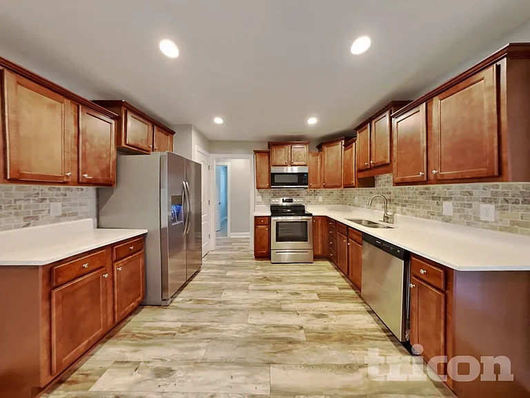 302 Oxfordshire Dr — Photo 4