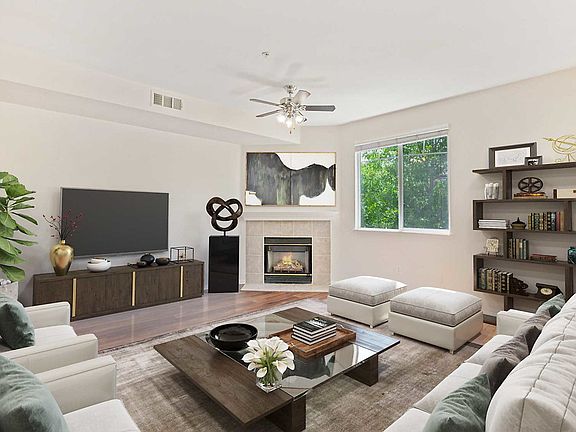 4th image of 1500 Tulipan Cir #25-1432
