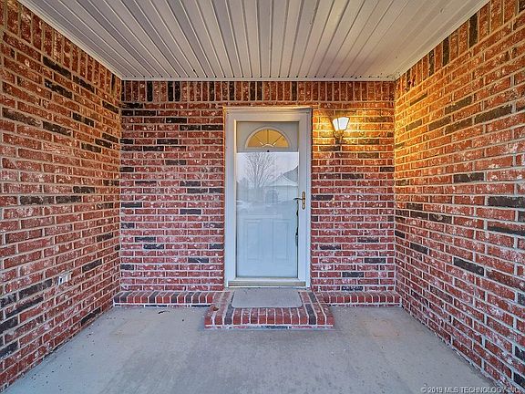 4th image of 26440 Arrowood Dr
