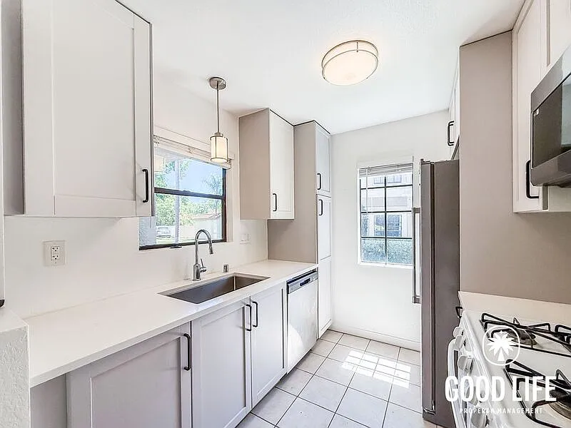 2 bed, 2.0 bath, 881 sqft, $2,750 — Photo 3
