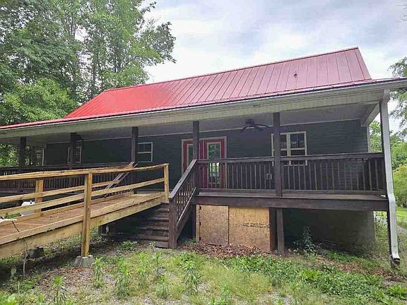 3rd image of 422 Parker Rd