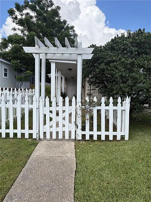 2 bed, 870 sqft, $1,675 — Photo 2