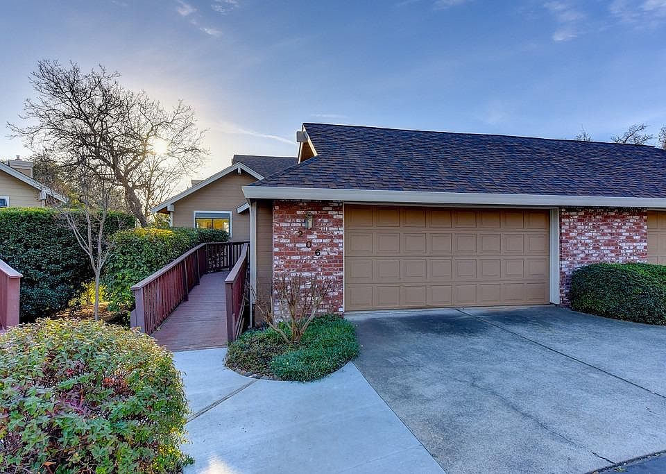 1st image of 206 Winding Canyon Ln