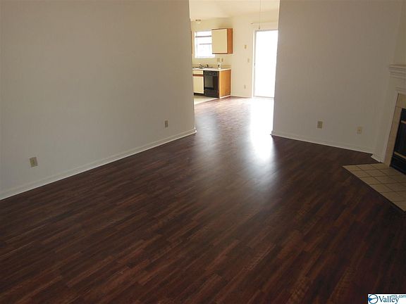 4th image of 223 Mountain Creek Dr