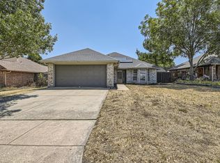 613 Deauville Dr, Fort Worth, TX 76108