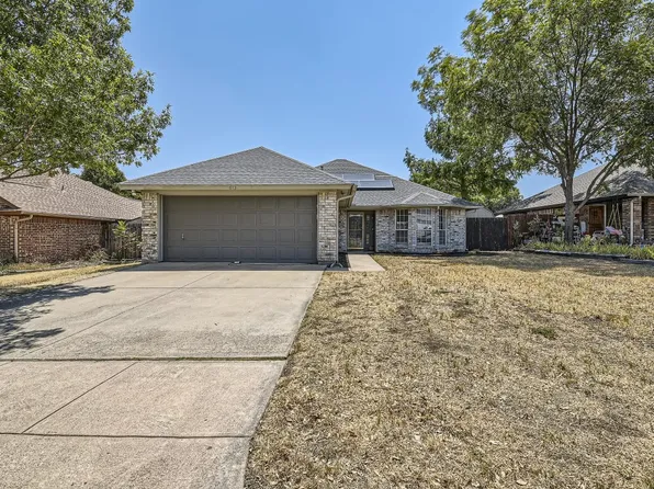 613 Deauville Dr, Fort Worth, TX 76108