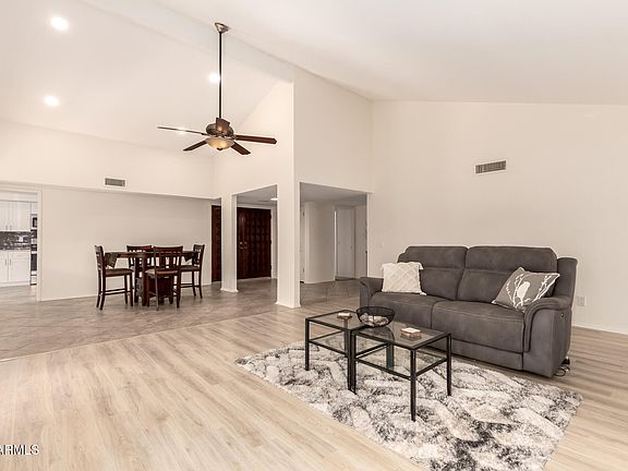5th image of 26001 S GREENCASTLE Drive