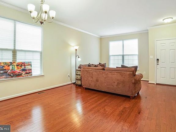 3rd image of 7826 Stonebriar Dr