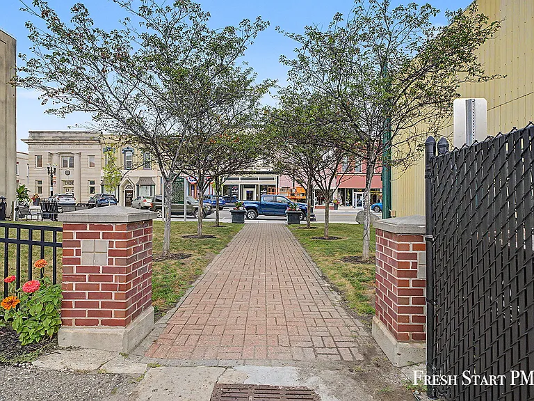 134 Maple St — Photo 23