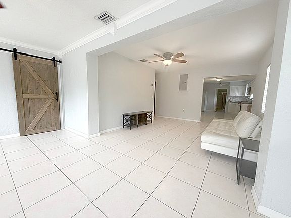 5th image of 324 SW 22nd St #A