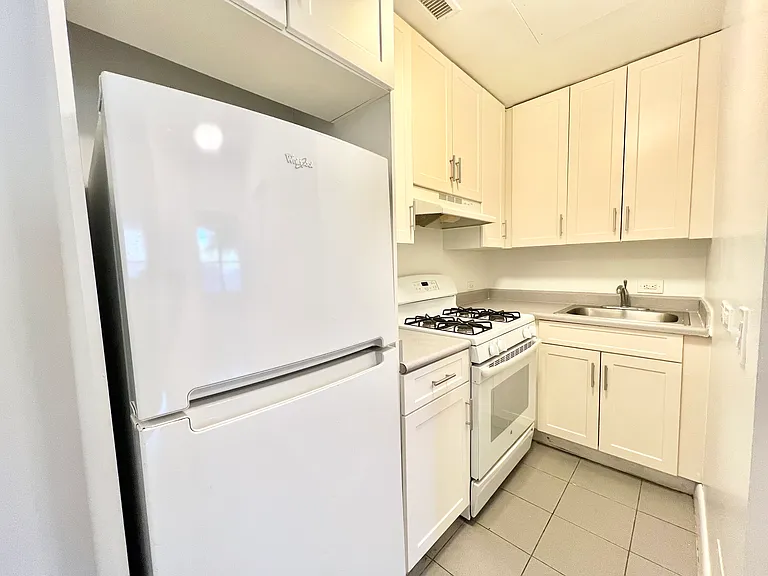 2752 Homecrest Ave #124 — Photo 6