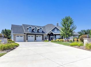 2836 Oak Stream Dr, De Pere, WI 54115