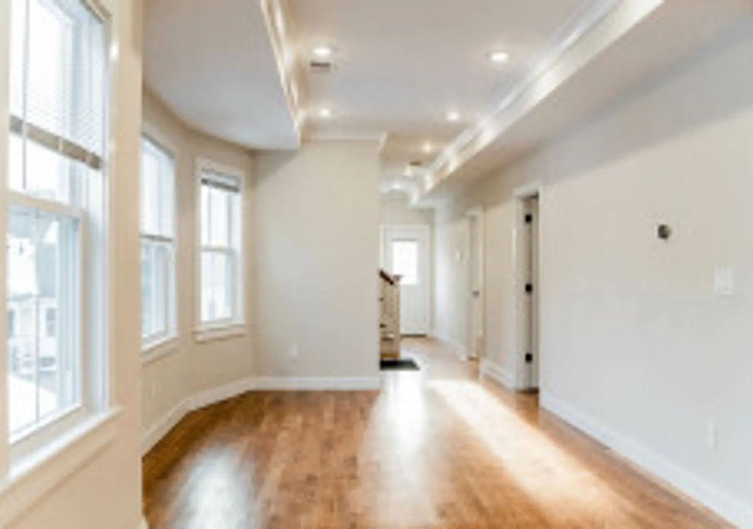 Room For Rent In 5-Bedroom Townhouse In Oak Square | In-Unit Laundry + Parking — Photo 4