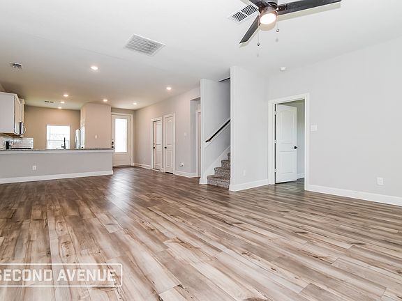 3rd image of 2020 Meadow Dr