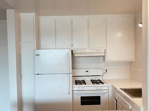 2nd image of 1353 S Carmelina Ave APT 119