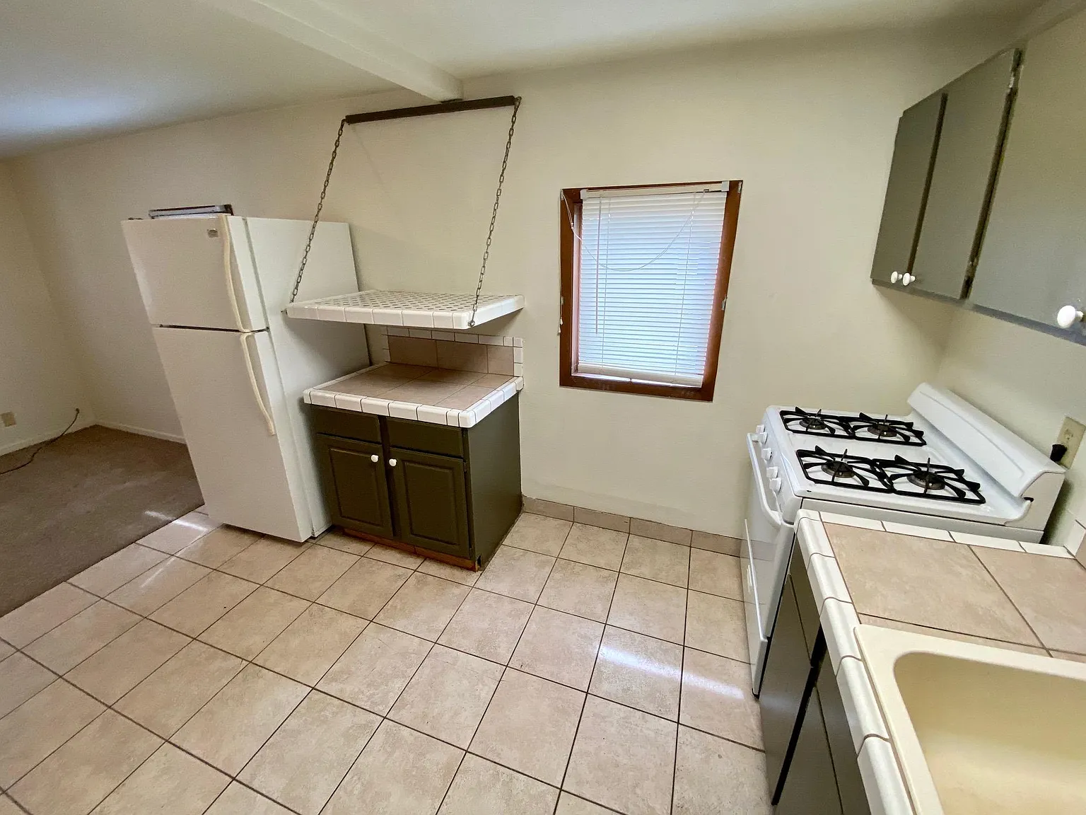 3 bed, $999 — Photo 3