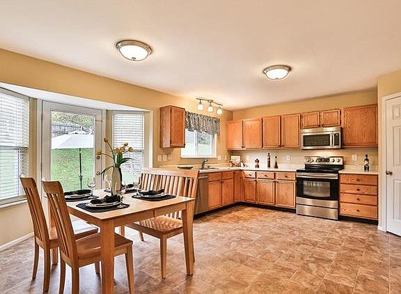5th image of 1527 Glenn Brooke Woods Cir
