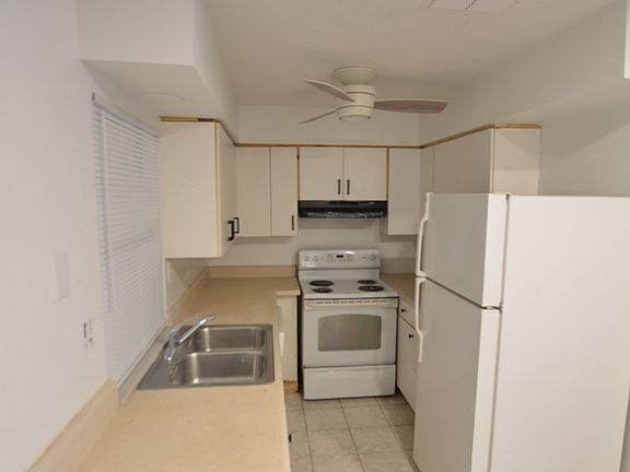 2nd image of 810 Plum St