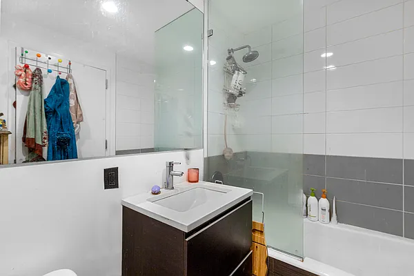 Rented by Nest Seekers International | media 8