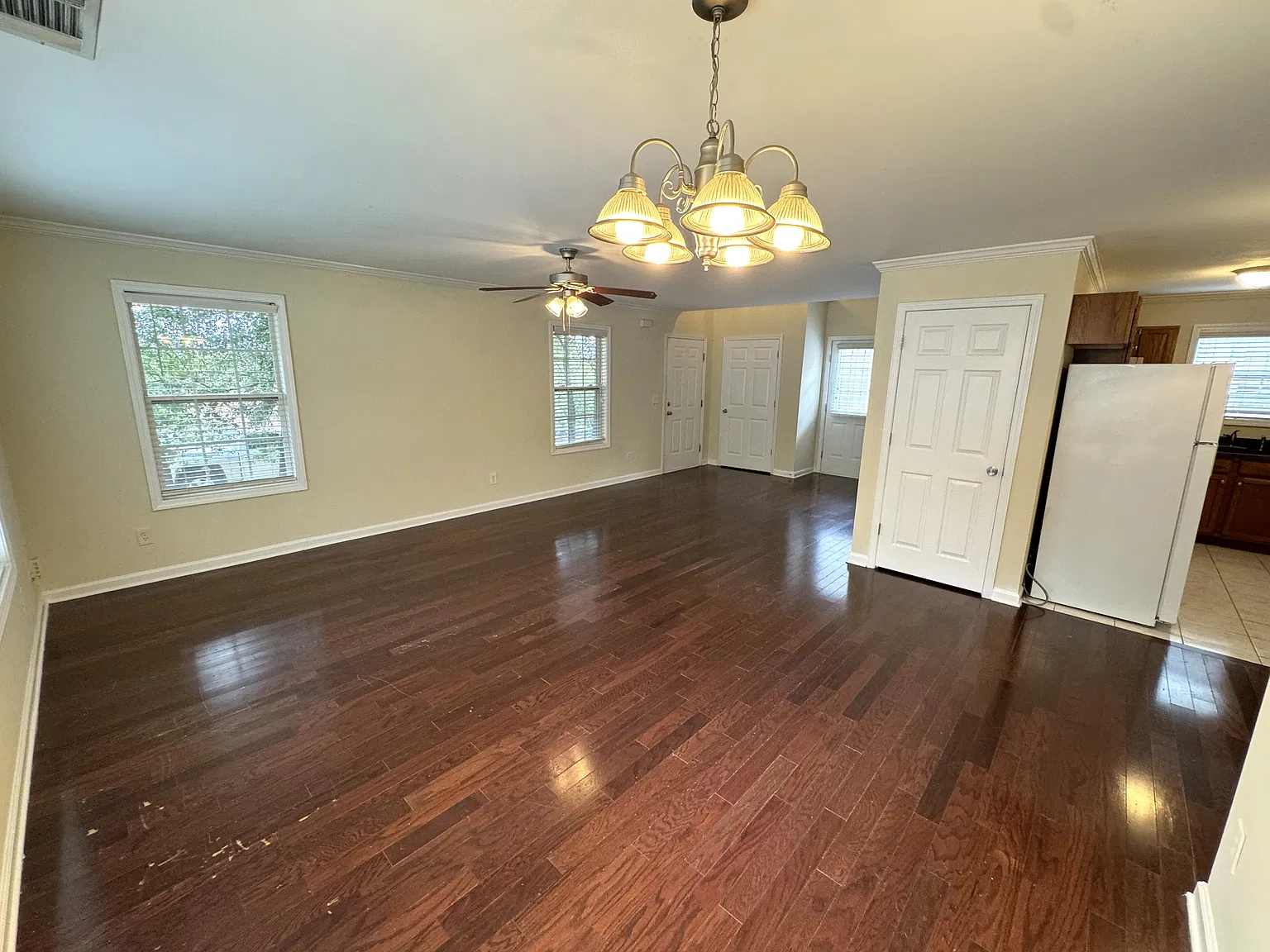 5 bed, 1981 sqft, $2,875 — Photo 4