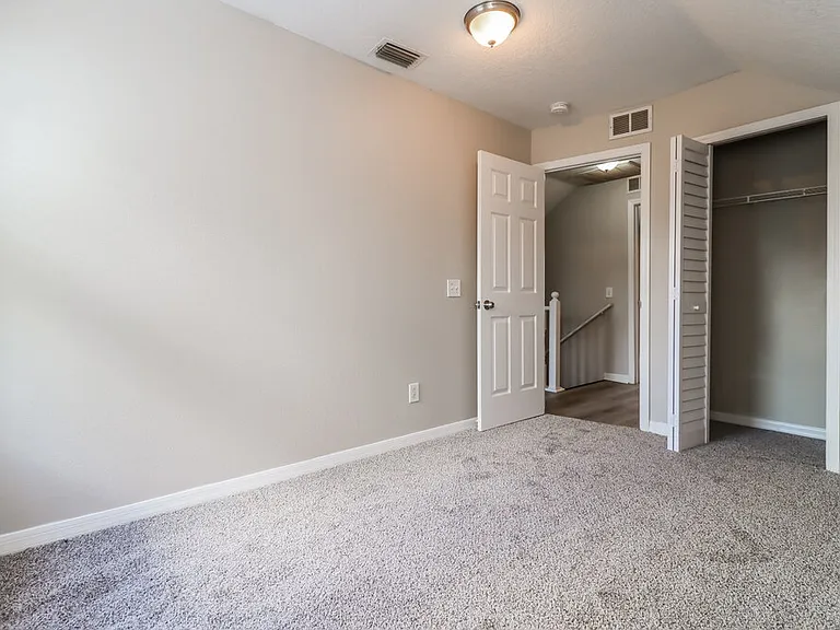 1806 Horsechestnut Ct — Photo 14