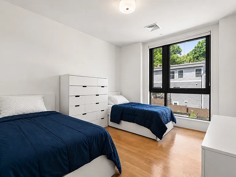 100 Linden St #203 — Photo 17