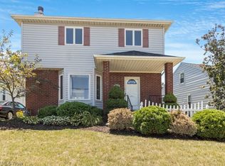 6011 Allanwood Dr, Cleveland, OH 44129