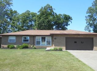 8560 Royal Ridge Dr, Parma, OH 44129