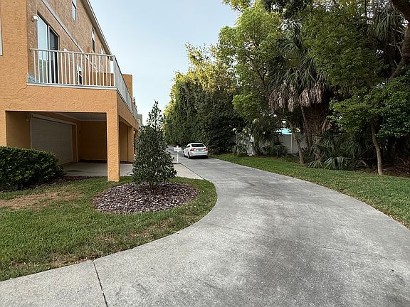 4th image of 445 Bayou Village Dr