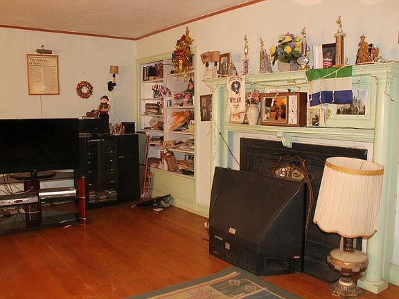 4th image of 391 Palisade Ave
